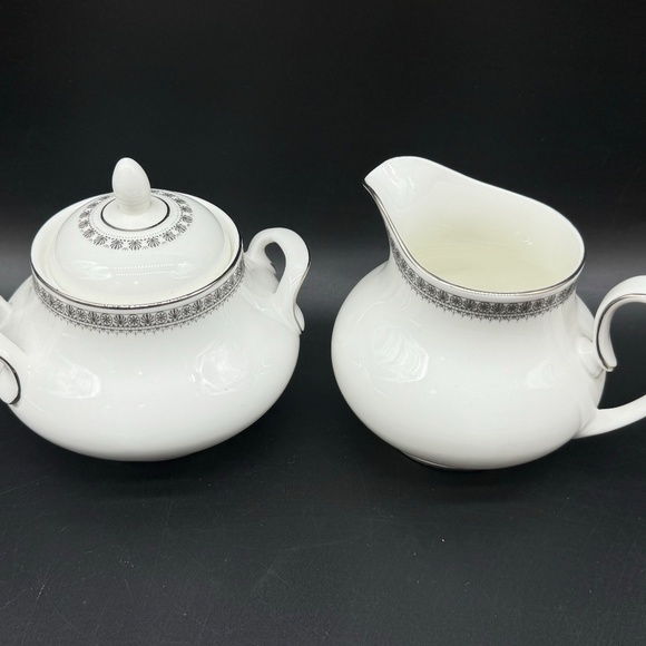 Royal Doulton Ravenswood Covered Sugar Bowl Creamer Set Bone China England - Picture 2 of 5